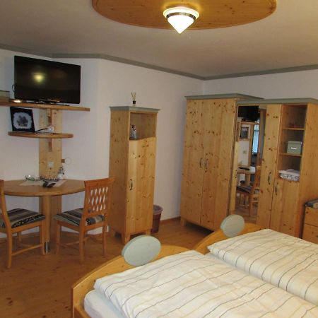 Arkadenhof Fam. Schneider Bed and Breakfast Eichenbrunn Buitenkant foto